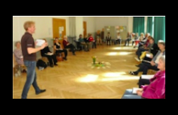 qigong mit älteren Menschen Foto Jubiläum